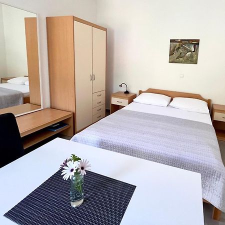 Paradise Apartments - Robinson Getaway Gdinj Eksteriør billede