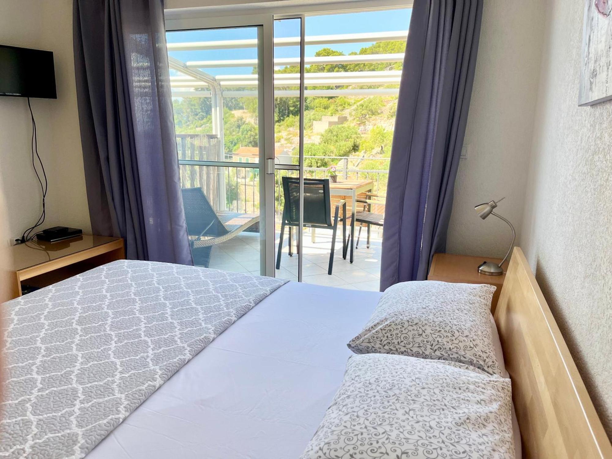Paradise Apartments - Robinson Getaway Gdinj Eksteriør billede