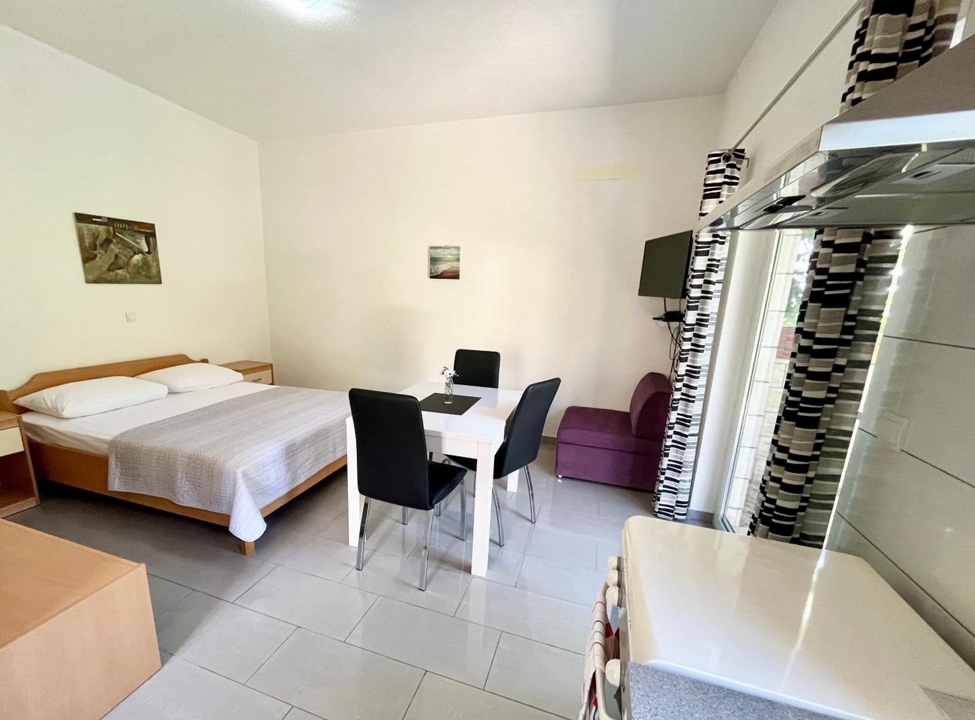 Paradise Apartments - Robinson Getaway Gdinj Eksteriør billede