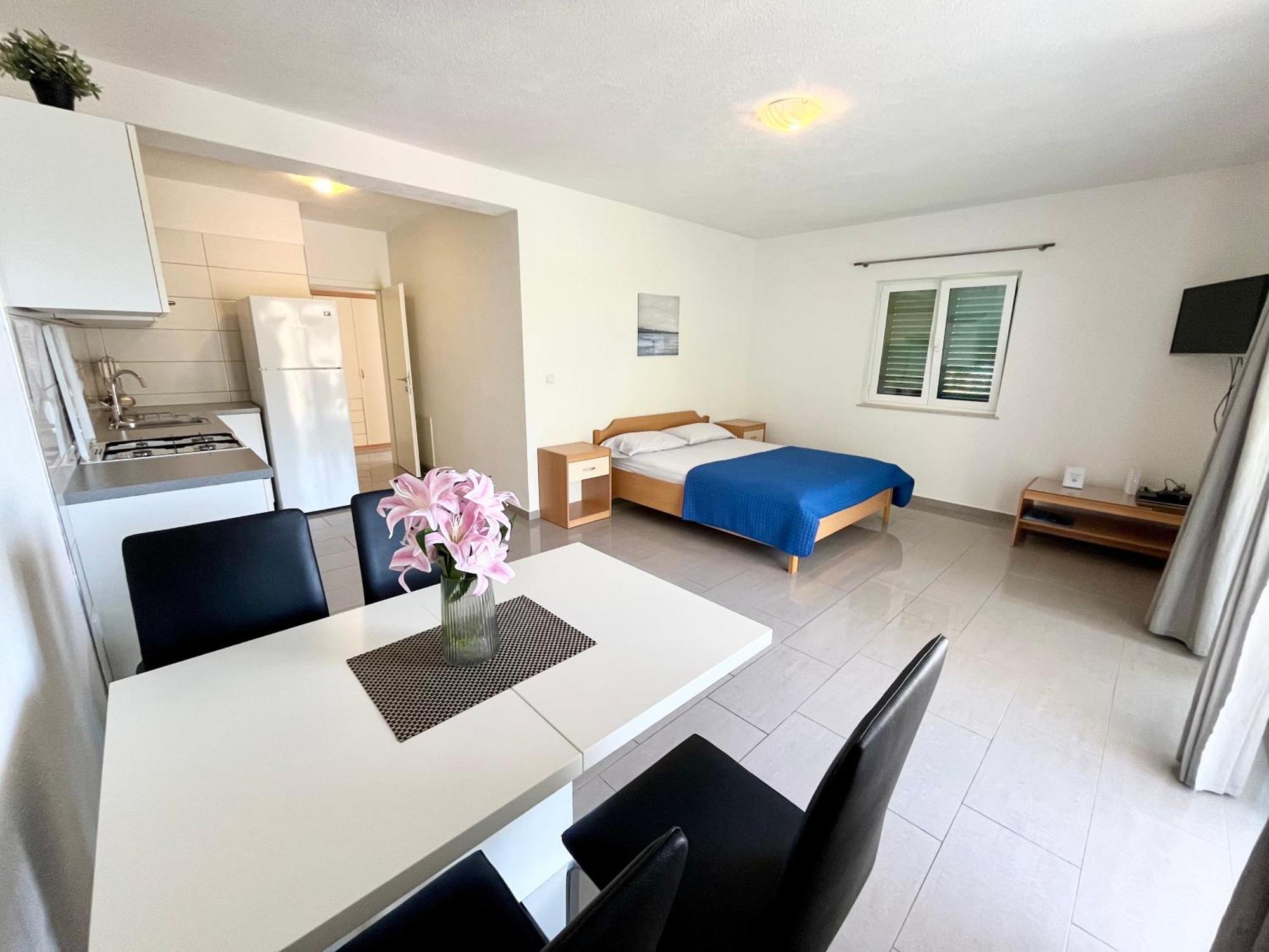 Paradise Apartments - Robinson Getaway Gdinj Eksteriør billede