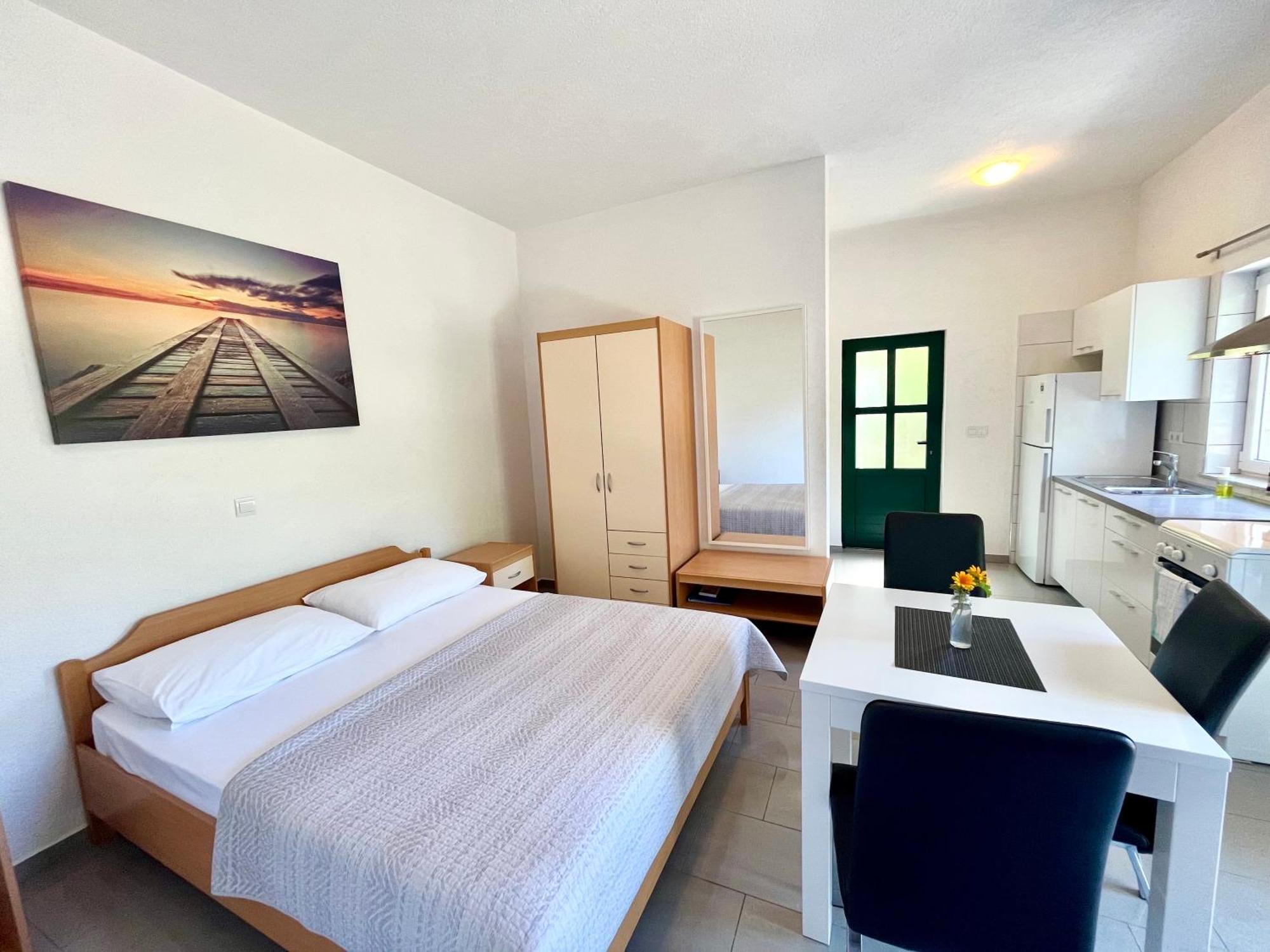 Paradise Apartments - Robinson Getaway Gdinj Eksteriør billede
