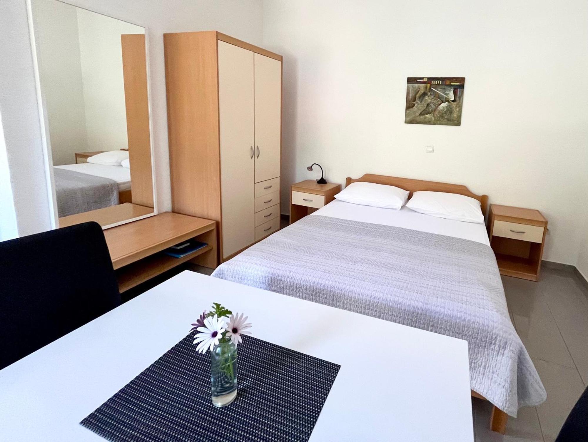 Paradise Apartments - Robinson Getaway Gdinj Eksteriør billede
